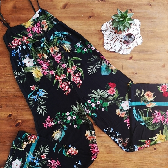 Jumpsuit / Playsuit - Picture 1 of 3